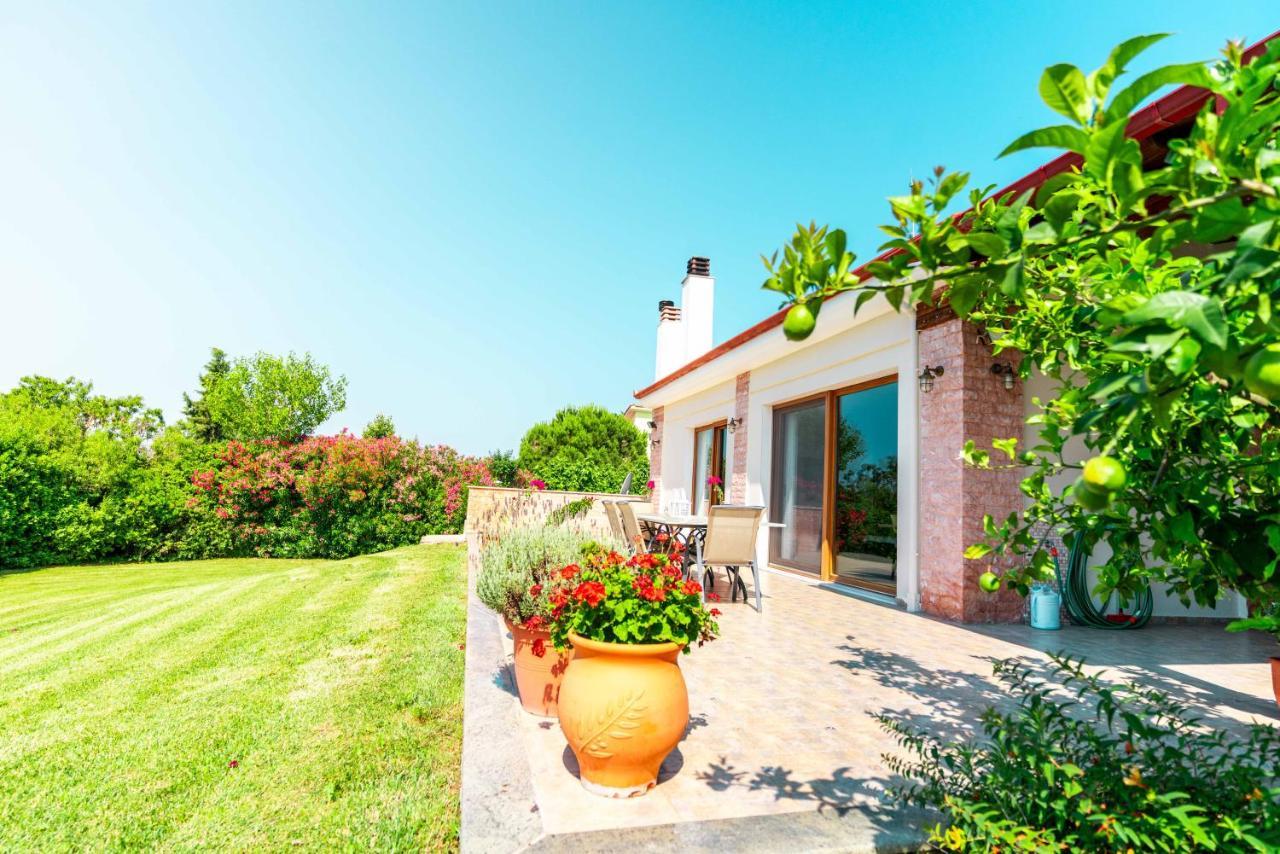 Villa Bougainvillea Epanomi Exterior photo
